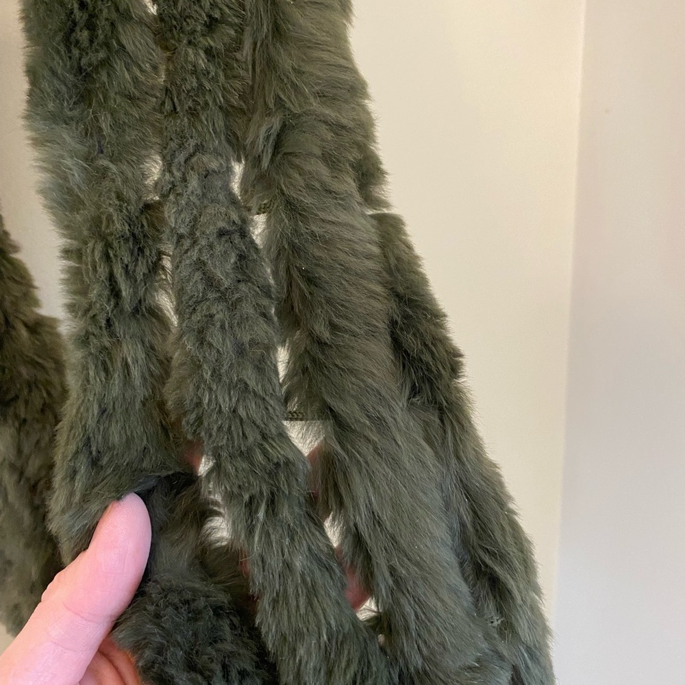 Danier Rabbit Fur Scarf or Neck Warmer Green - Picture 7 of 7